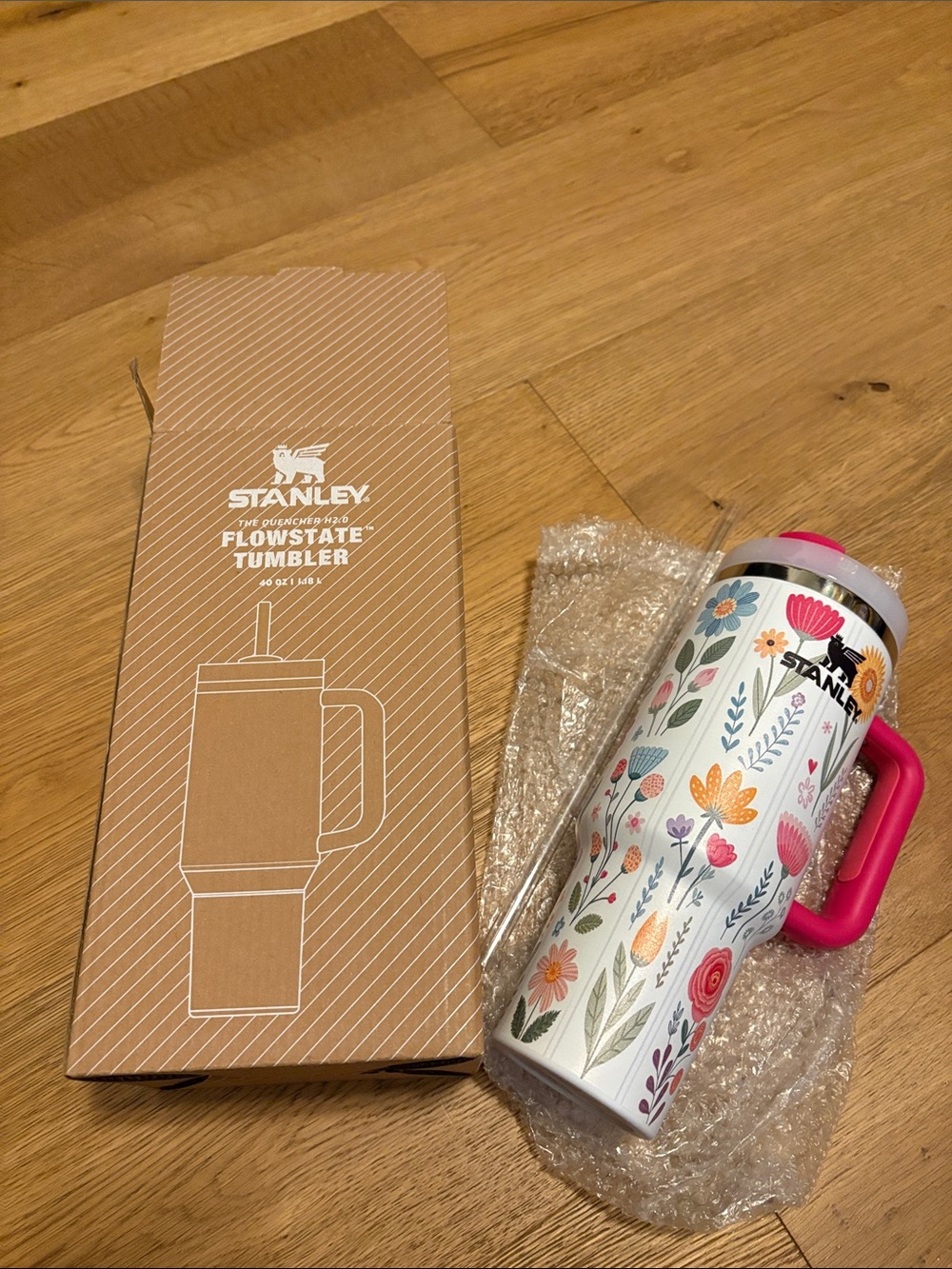 NIB Stanley Floral Pink and White The Quencher H2O Flowstate Tumbler 40 OZ. - Picture 2 of 6